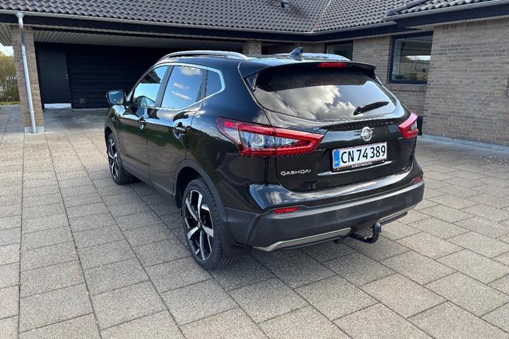 Sort Nissan Qashqai fra 2018