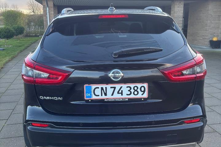 Sort Nissan Qashqai fra 2018
