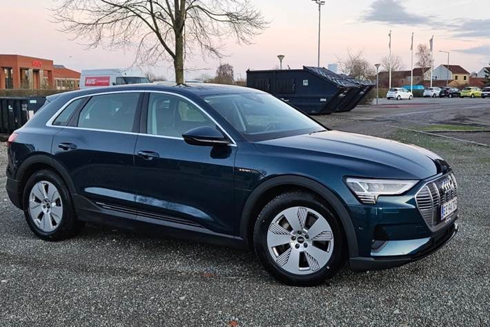 Blå Audi e-tron fra 2021