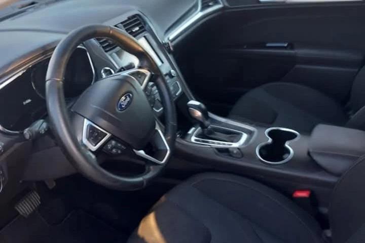 Grå Ford Mondeo fra 2018