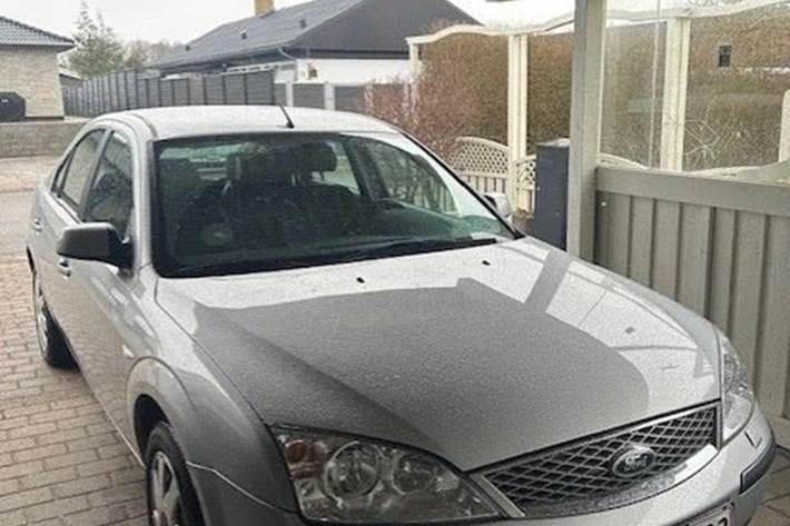Grå Ford Mondeo fra 2007