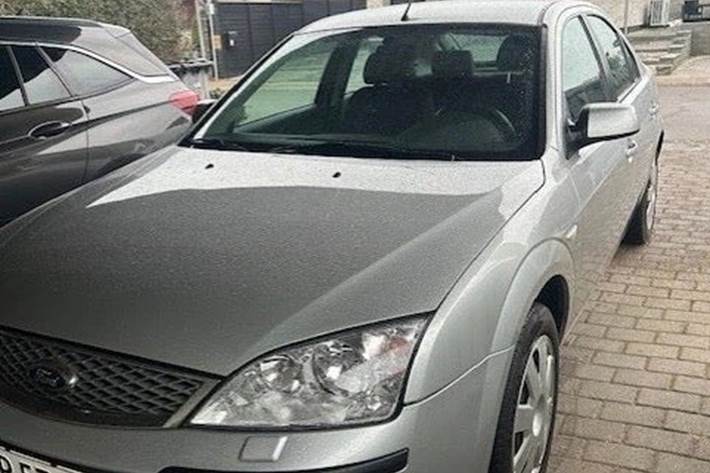 Grå Ford Mondeo fra 2007