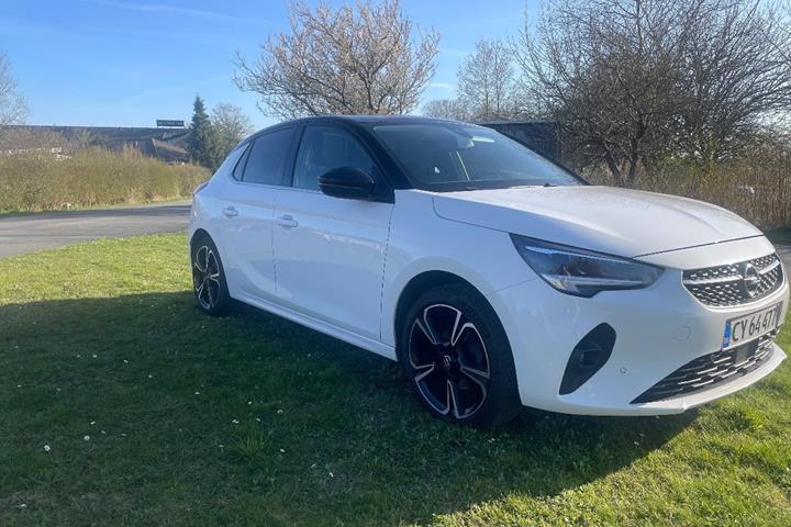 Hvid Opel Corsa fra 2021