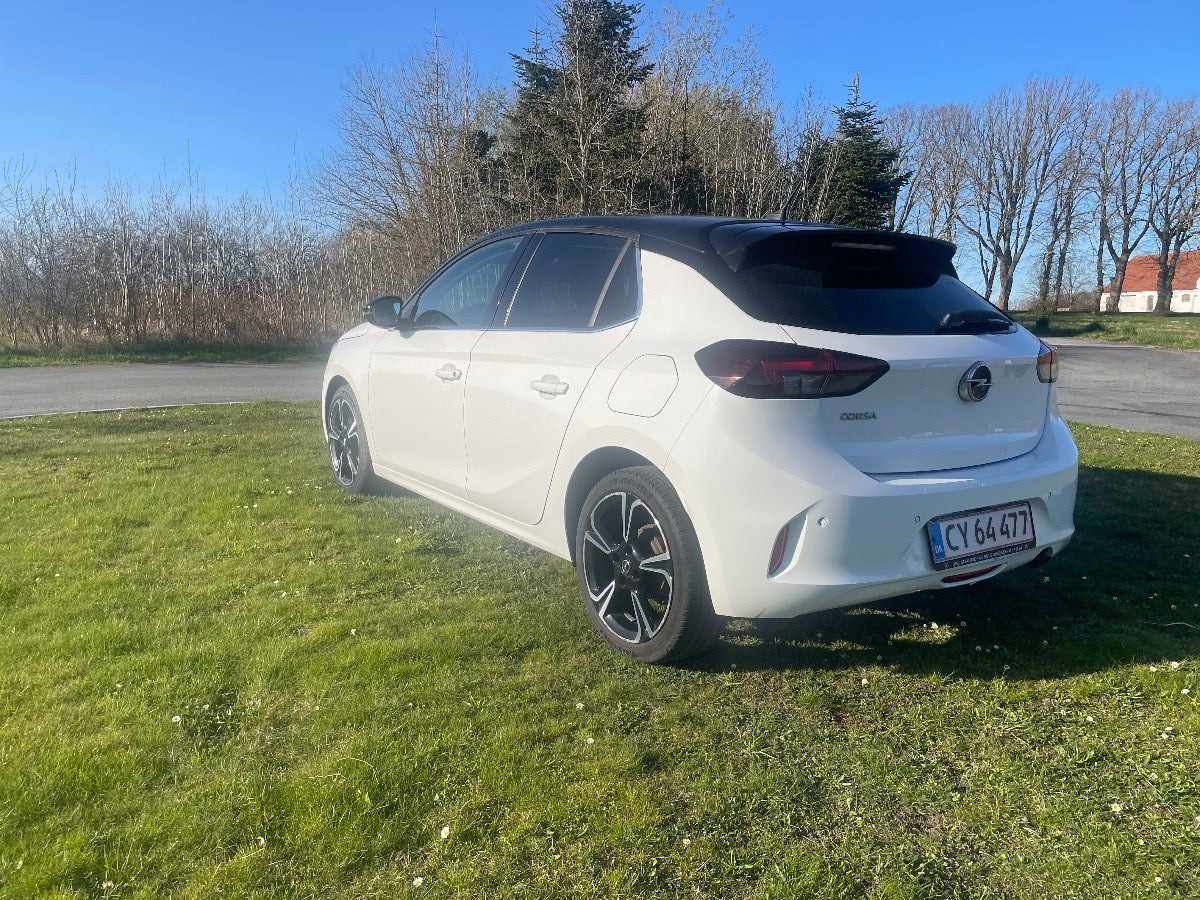 Hvid Opel Corsa fra 2021