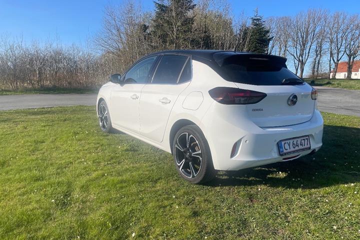 Hvid Opel Corsa fra 2021