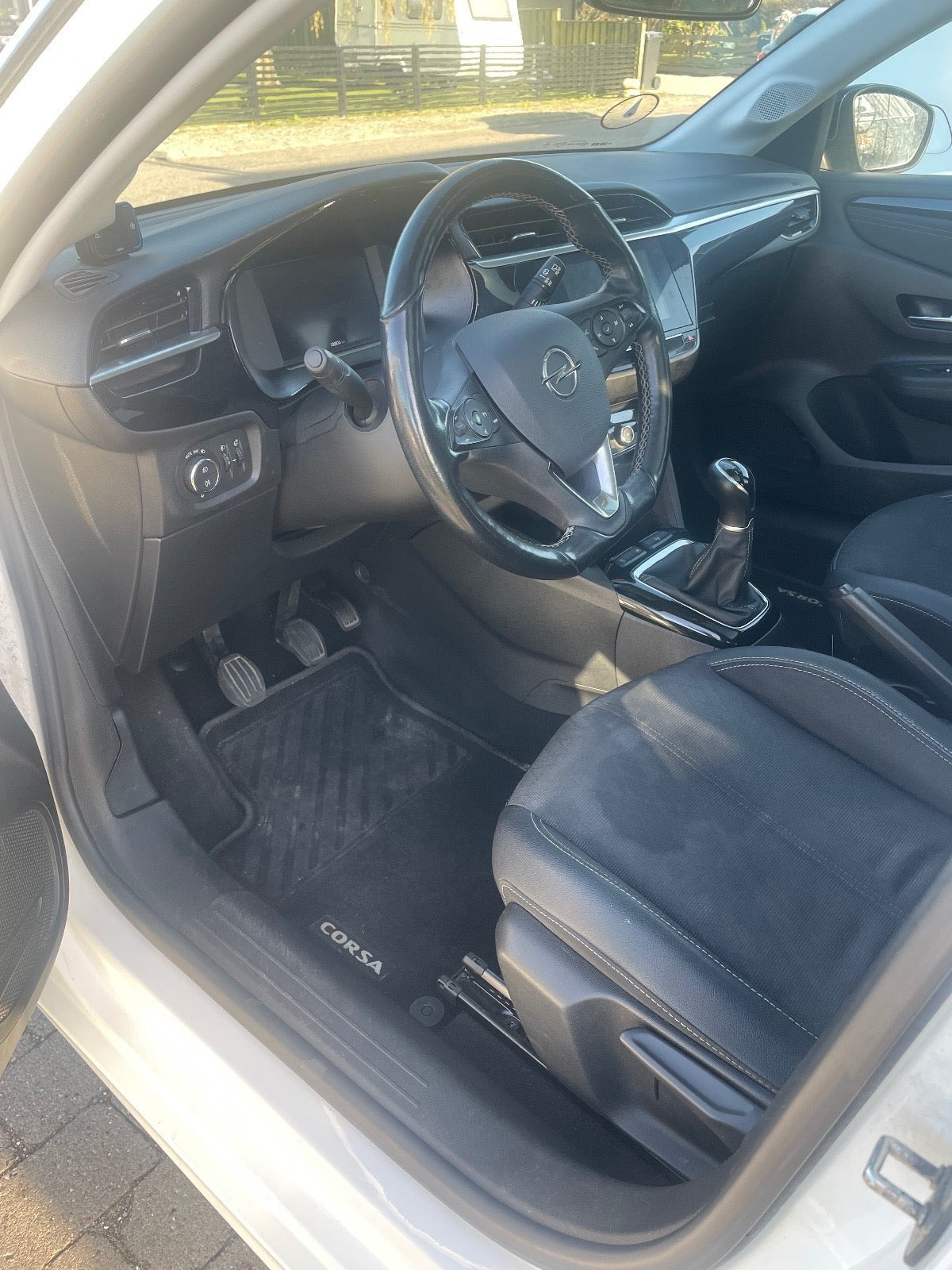 Hvid Opel Corsa fra 2021