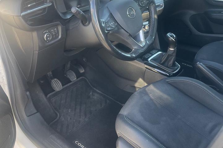 Hvid Opel Corsa fra 2021