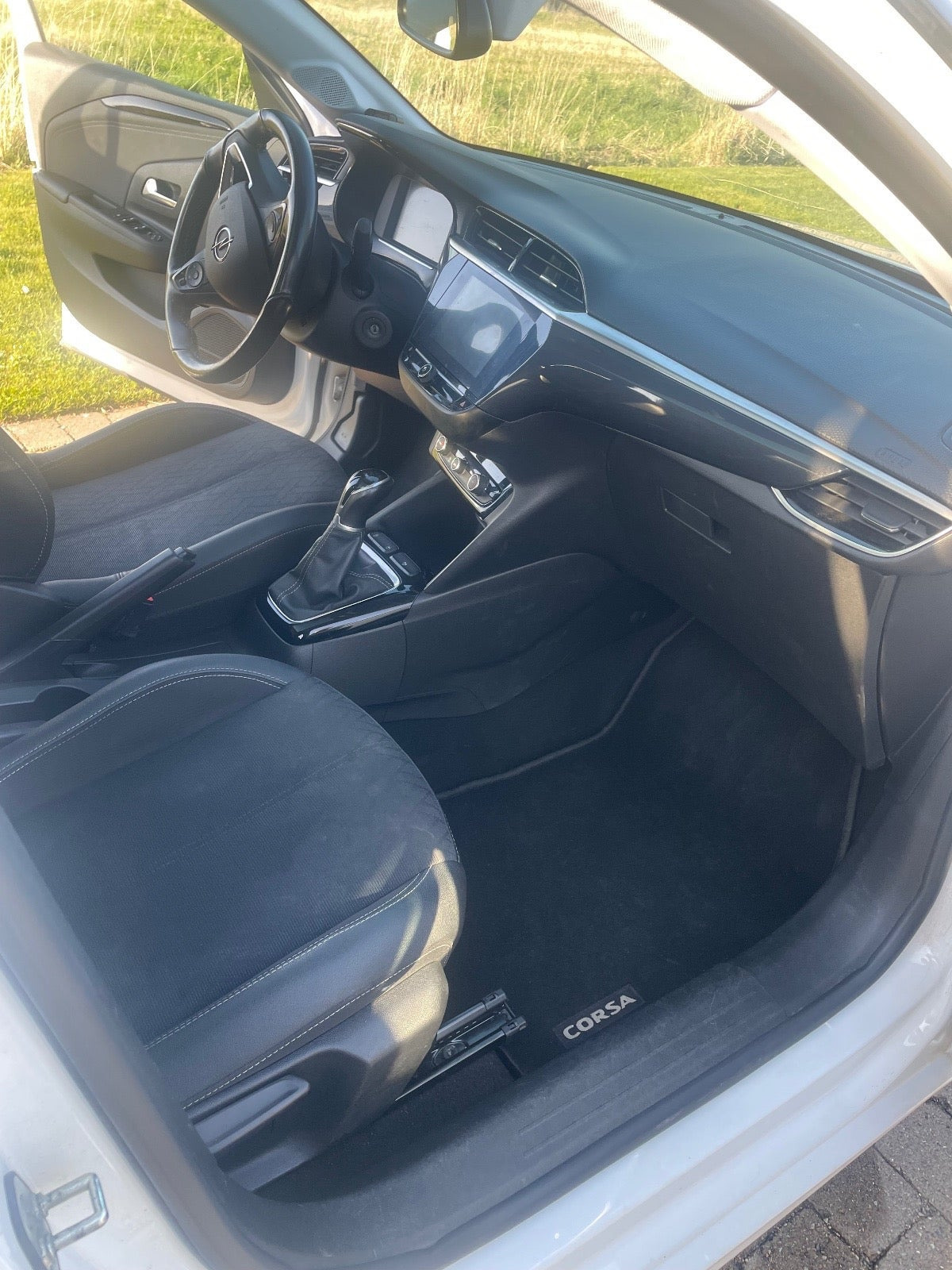 Hvid Opel Corsa fra 2021