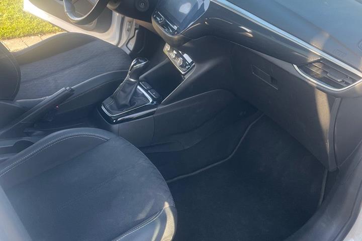 Hvid Opel Corsa fra 2021