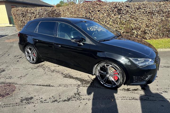 Sort Seat Leon fra 2015 set udefra