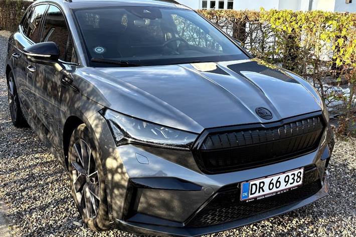 Grå Skoda Enyaq fra 2023