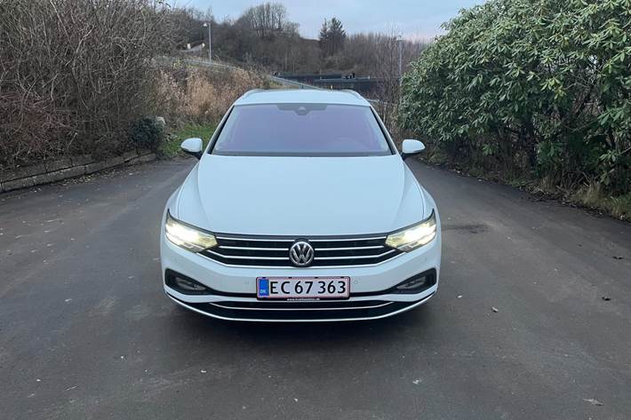 Hvid VW Passat fra 2020