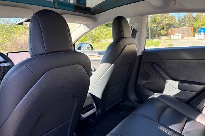 Sort Tesla Model 3 fra 2023