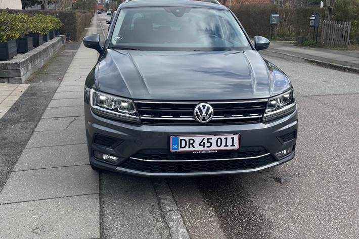 Grå VW Tiguan fra 2020