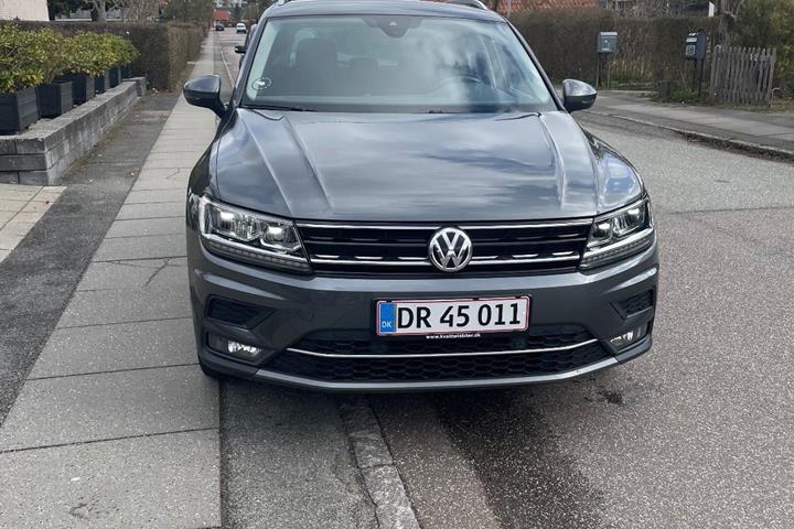 Grå VW Tiguan fra 2020