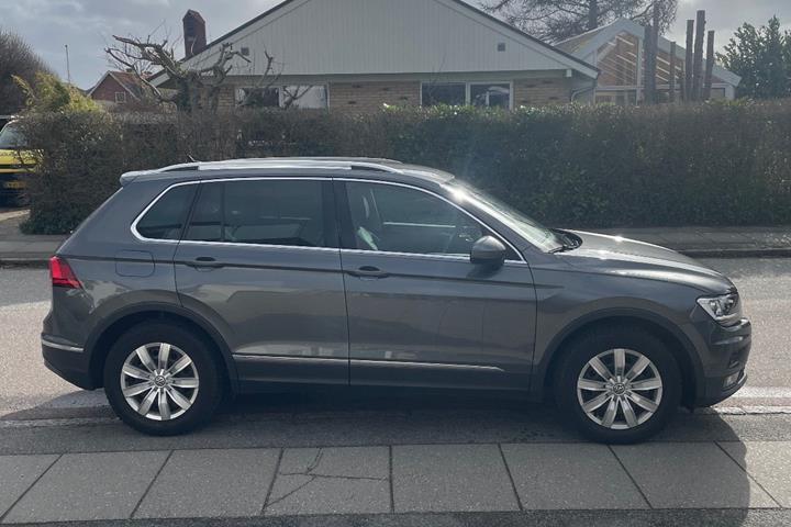 Grå VW Tiguan fra 2020