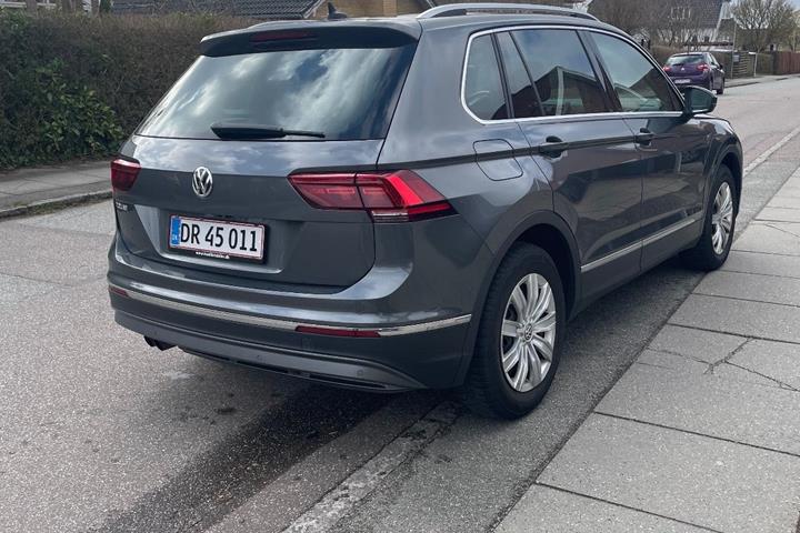Grå VW Tiguan fra 2020