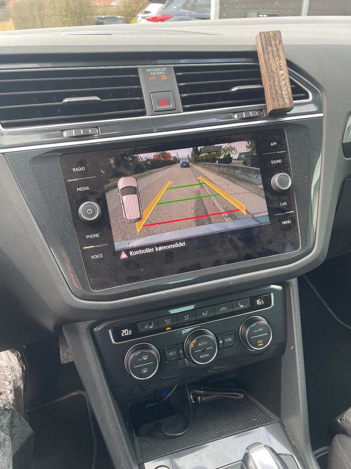 Grå VW Tiguan fra 2020