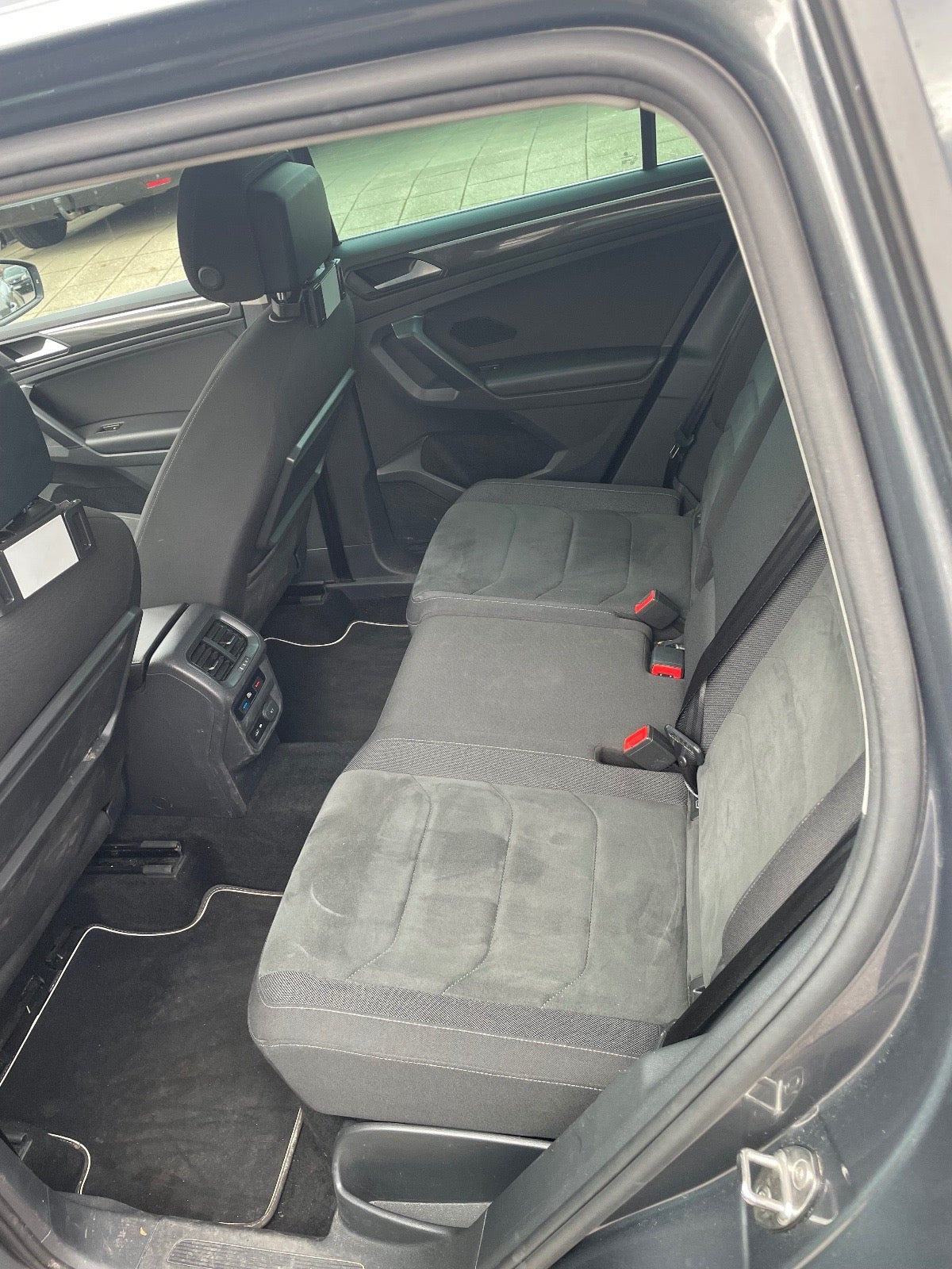 Grå VW Tiguan fra 2020