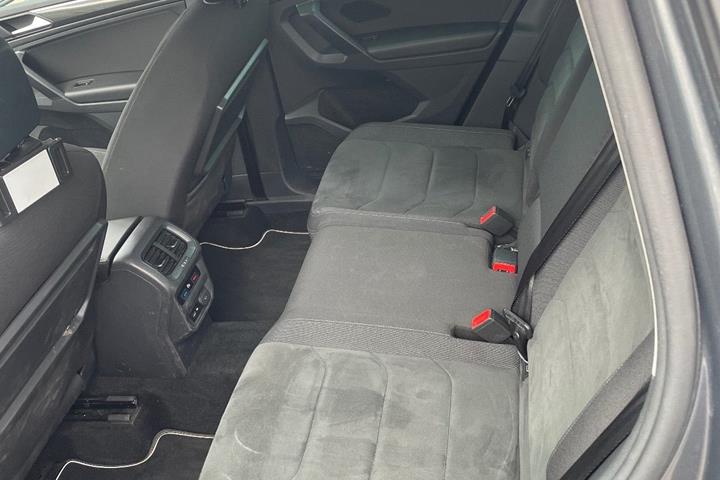 Grå VW Tiguan fra 2020