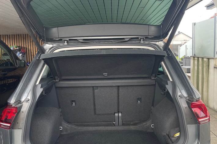 Grå VW Tiguan fra 2020