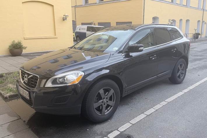 Blå Volvo XC60 fra 2013