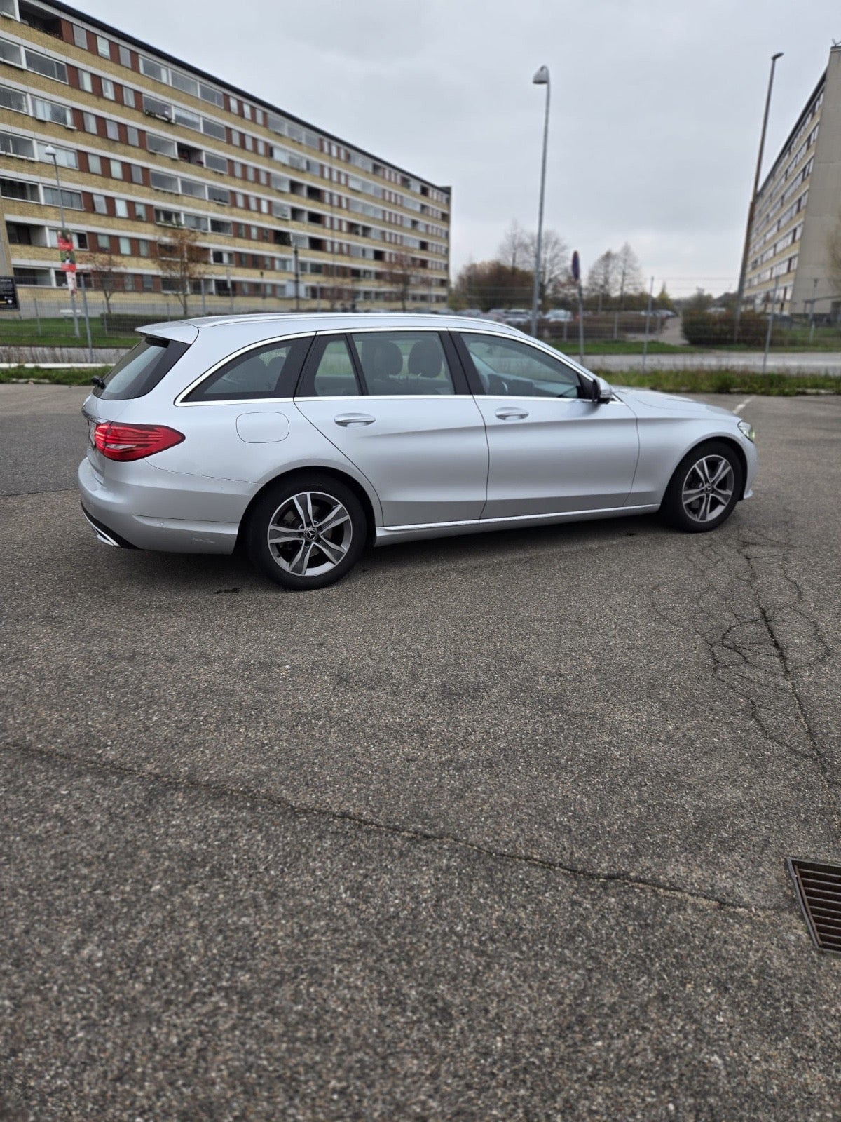 Sølv Mercedes C200 d fra 2020