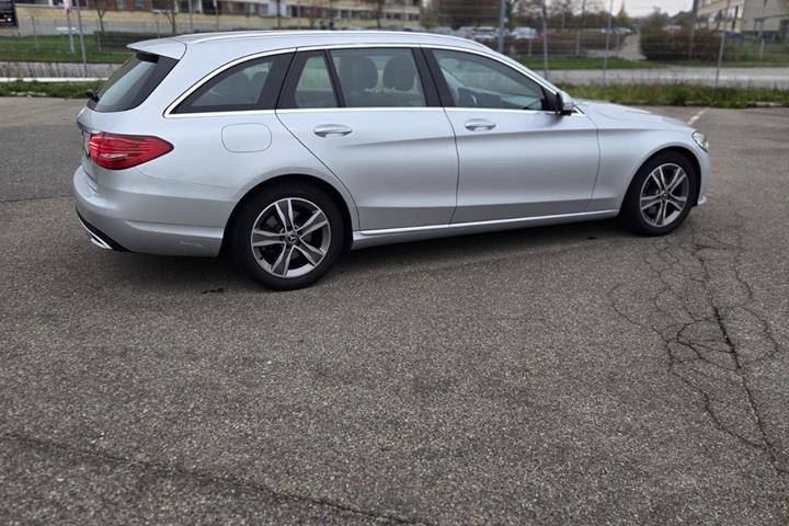 Sølv Mercedes C200 d fra 2020
