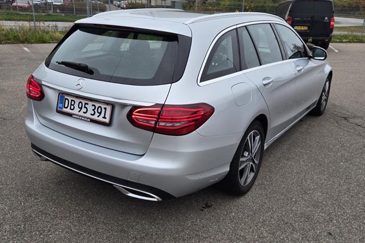 Sølv Mercedes C200 d fra 2020