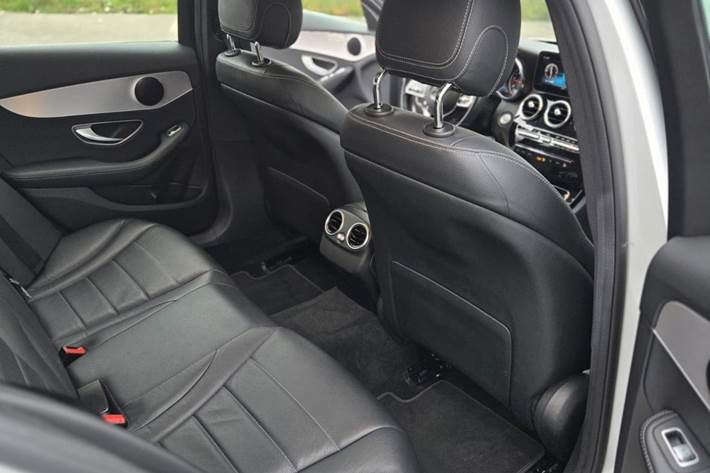 Sølv Mercedes C200 d fra 2020