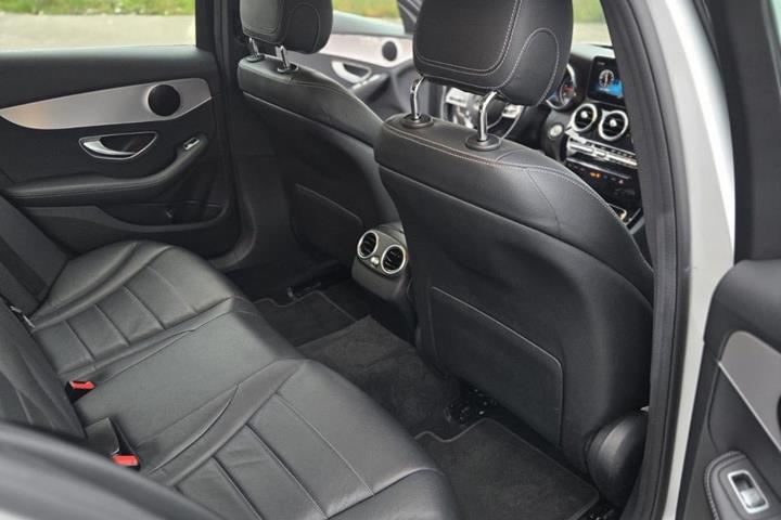 Sølv Mercedes C200 d fra 2020