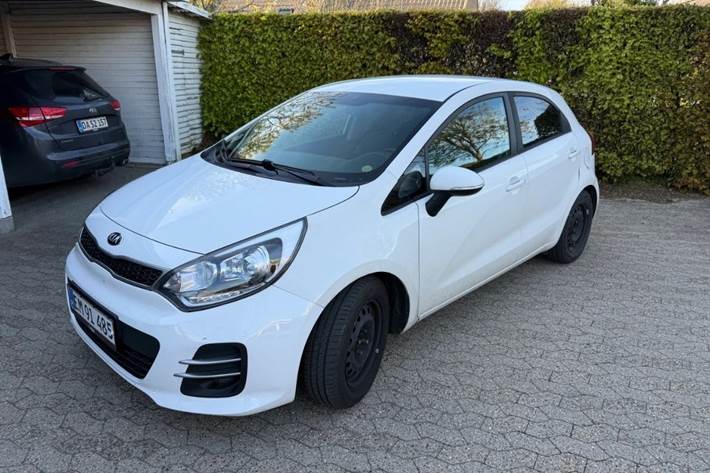 Hvid Kia Rio fra 2016