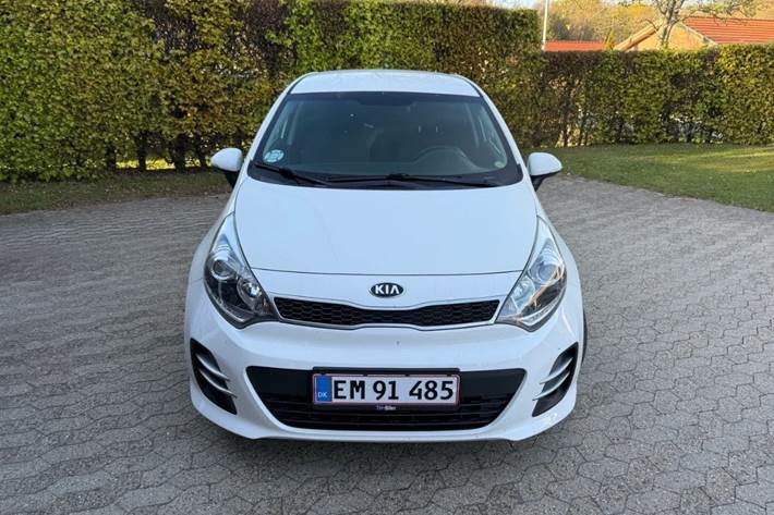 Hvid Kia Rio fra 2016