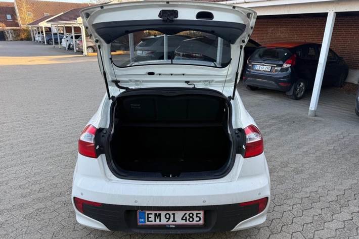 Hvid Kia Rio fra 2016