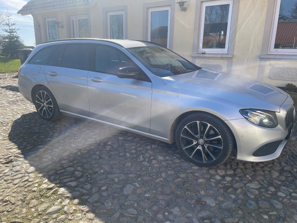 Grå Mercedes E220 d fra 2016