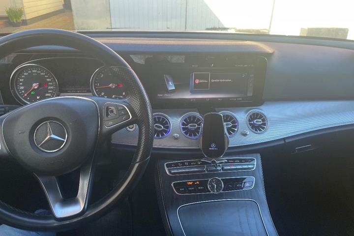 Grå Mercedes E220 d fra 2016