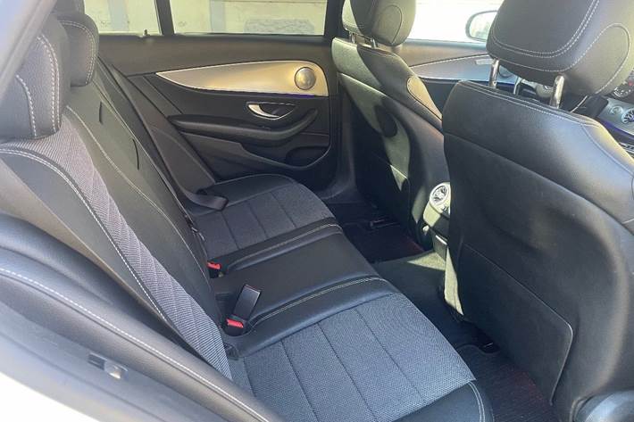 Grå Mercedes E220 d fra 2016