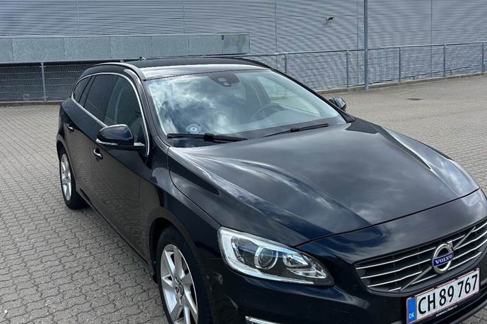 Sort Volvo V60 fra 2015