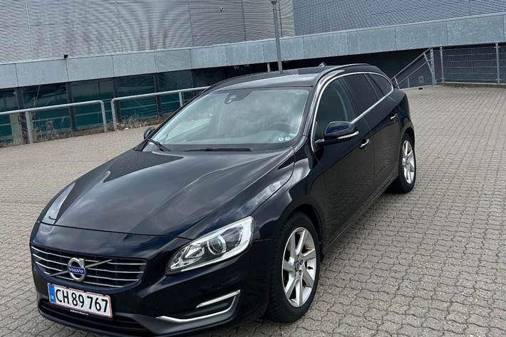 Sort Volvo V60 fra 2015