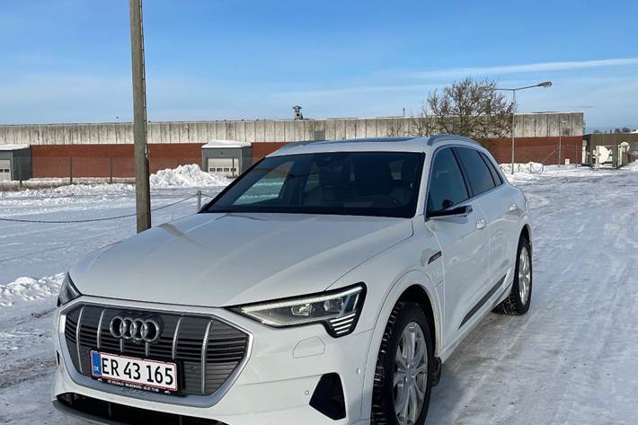 Hvid Audi e-tron fra 2020