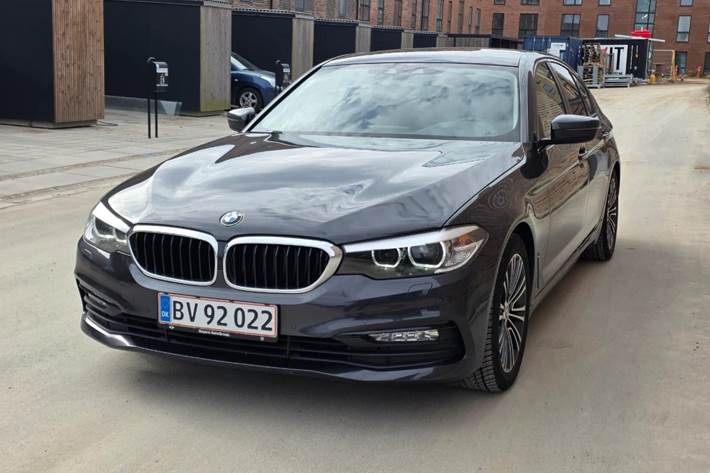 Grå BMW 520d fra 2018
