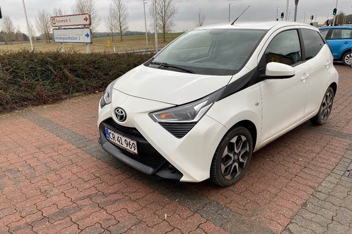 Hvid Toyota Aygo fra 2019