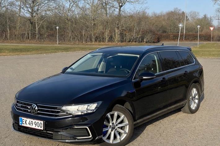 Sort VW Passat fra 2021