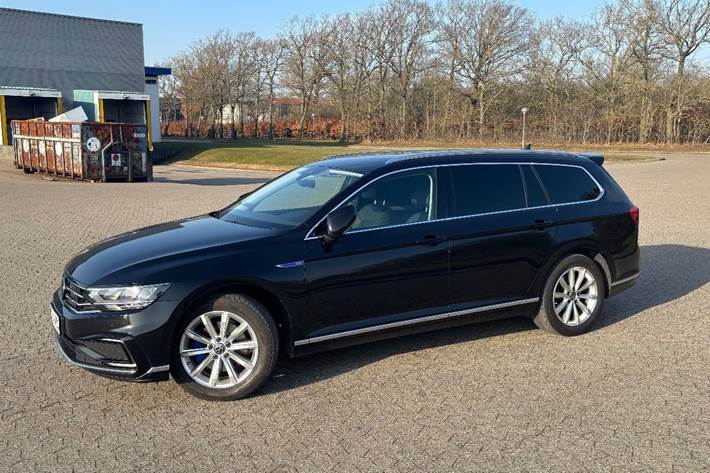 Sort VW Passat fra 2021