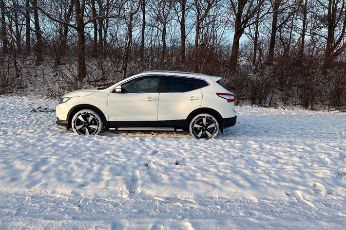 Hvid Nissan Qashqai fra 2017