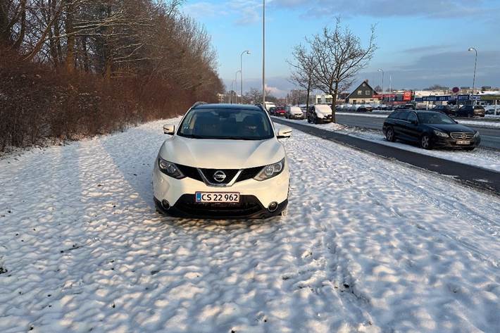 Hvid Nissan Qashqai fra 2017
