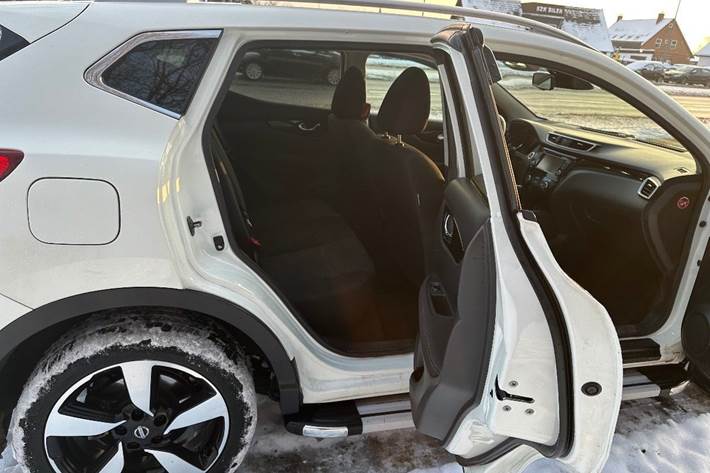 Hvid Nissan Qashqai fra 2017