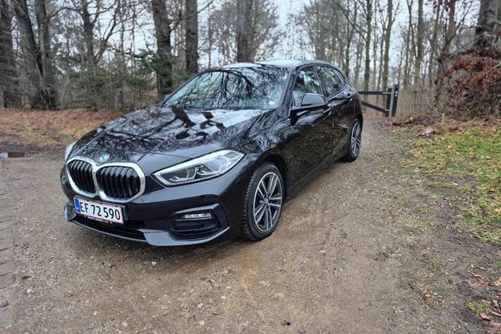 Sort BMW 116d fra 2020