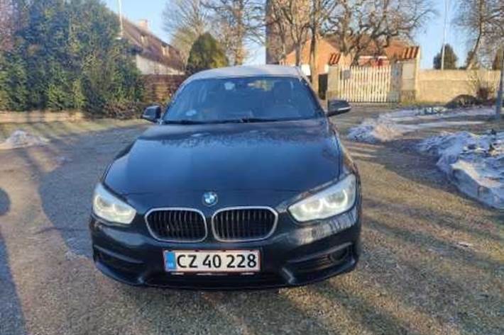 Sort BMW 118i fra 2018