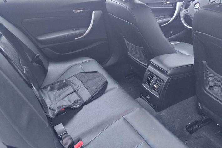 Sort BMW 118i fra 2018